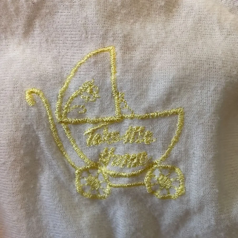 Vtg‎ 60s/70s white/yellow coming home from hospital blanket gown with embroidery
